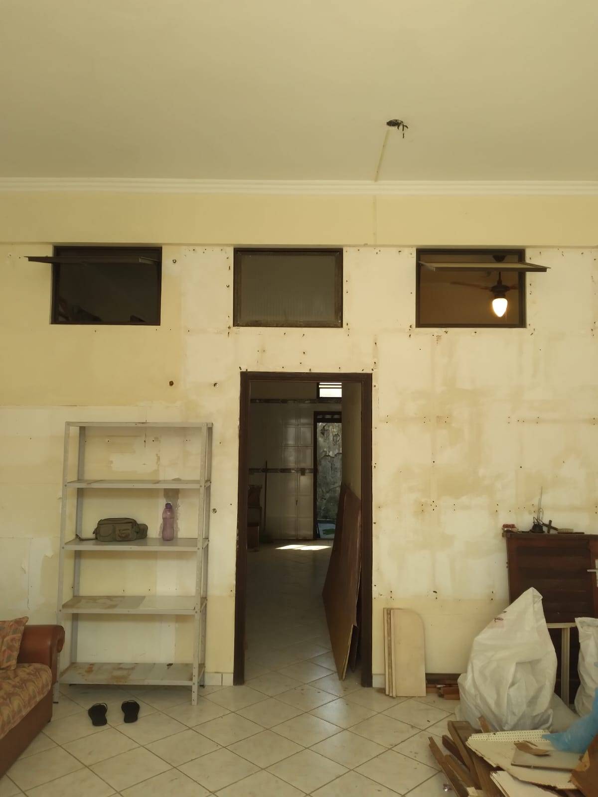 VENDO UM SALÃO COMERCIAL NO CENTRO DE PERUIBE SP - Estani Imóveis